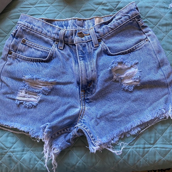 Vintage Levi shorts - Picture 2 of 2
